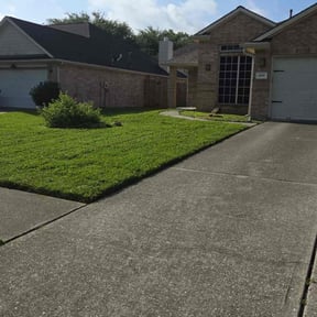 yard care by Islas lawn service reviewed on August 21, 2025