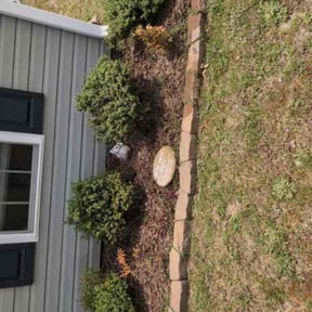 Flower Bed Weeding by Thompson Clean up Services reviewed on August 18, 2025
