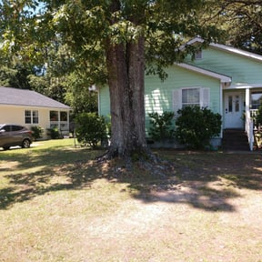 Bush Trimming by Elite lawncare reviewed on August 20, 2025