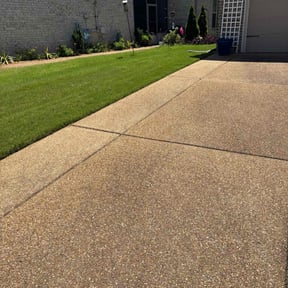 turf maintenance by Qui property management reviewed on August 20, 2025