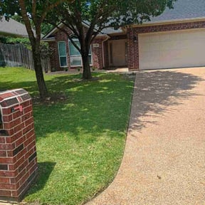 yard maintenance by Platinum Construction Services reviewed on August 21, 2025