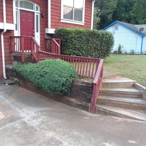 Bush Trimming by USA Lawncare Inc reviewed on August 20, 2025
