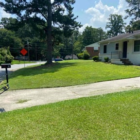 yard service by Embry's Landscaping reviewed on August 17, 2025