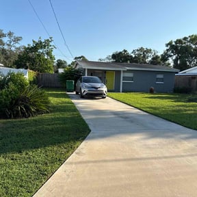 yard maintenance by Hurst Lawn and Labor Services reviewed on August 20, 2025