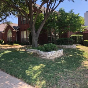 Bush Trimming by Eads seller, Corp. property management LLL reviewed on August 15, 2025