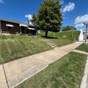 lawn care services by CHATMOP reviewed on May 9, 2024