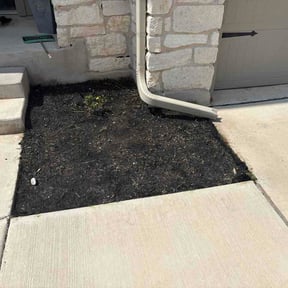 Flower Bed Weeding by Turf Valley LLC reviewed on October 15, 2026