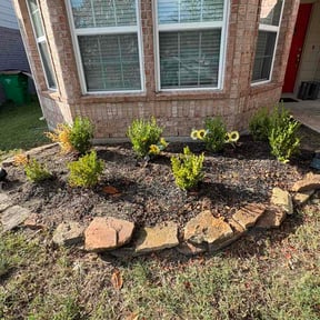 Flower Bed Weeding by Smith Lawn Care reviewed on October 10, 2026